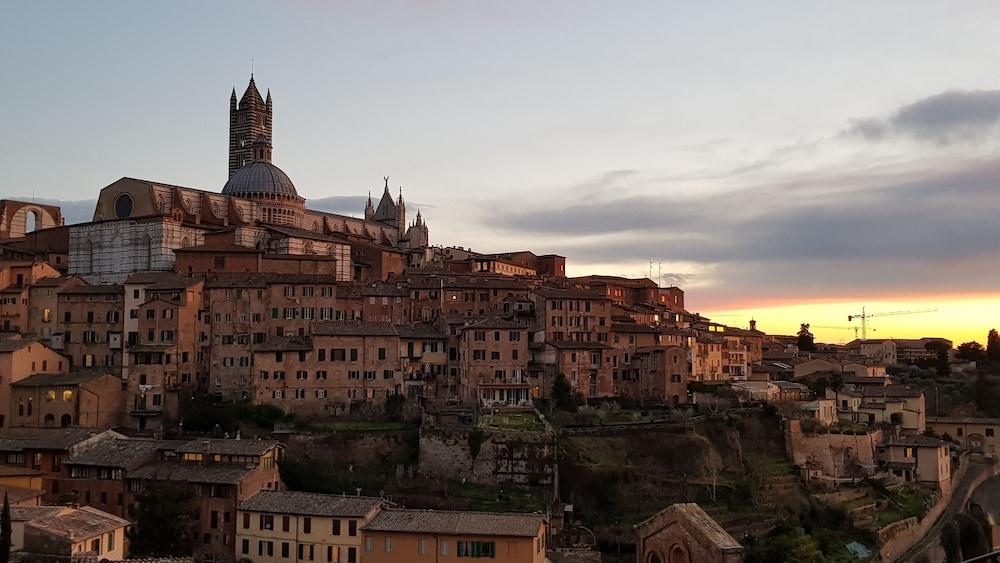 Residenza d'Epoca Campo Regio Relais Bed and Breakfast Siena Esterno foto